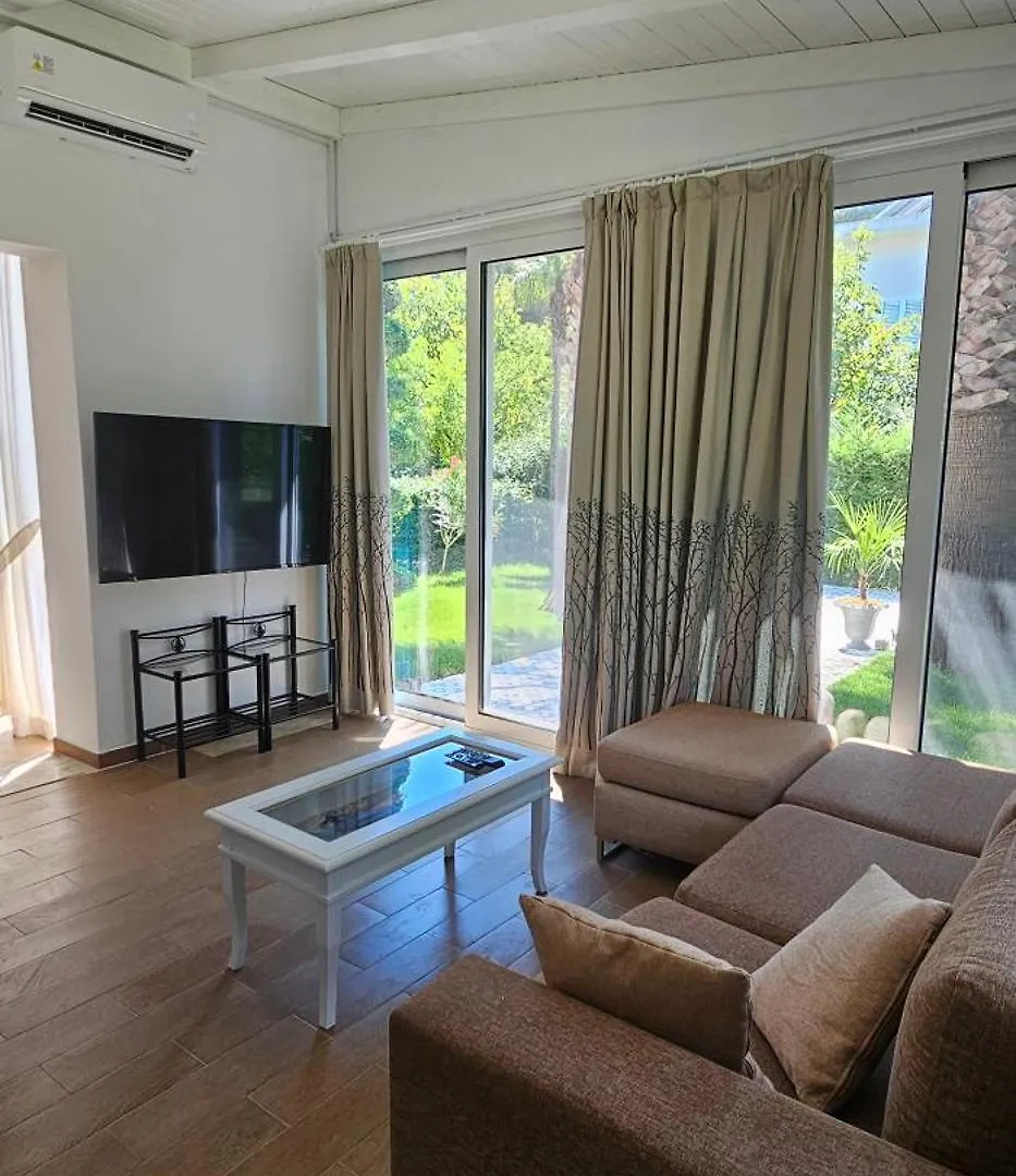 Vila E5 Durres