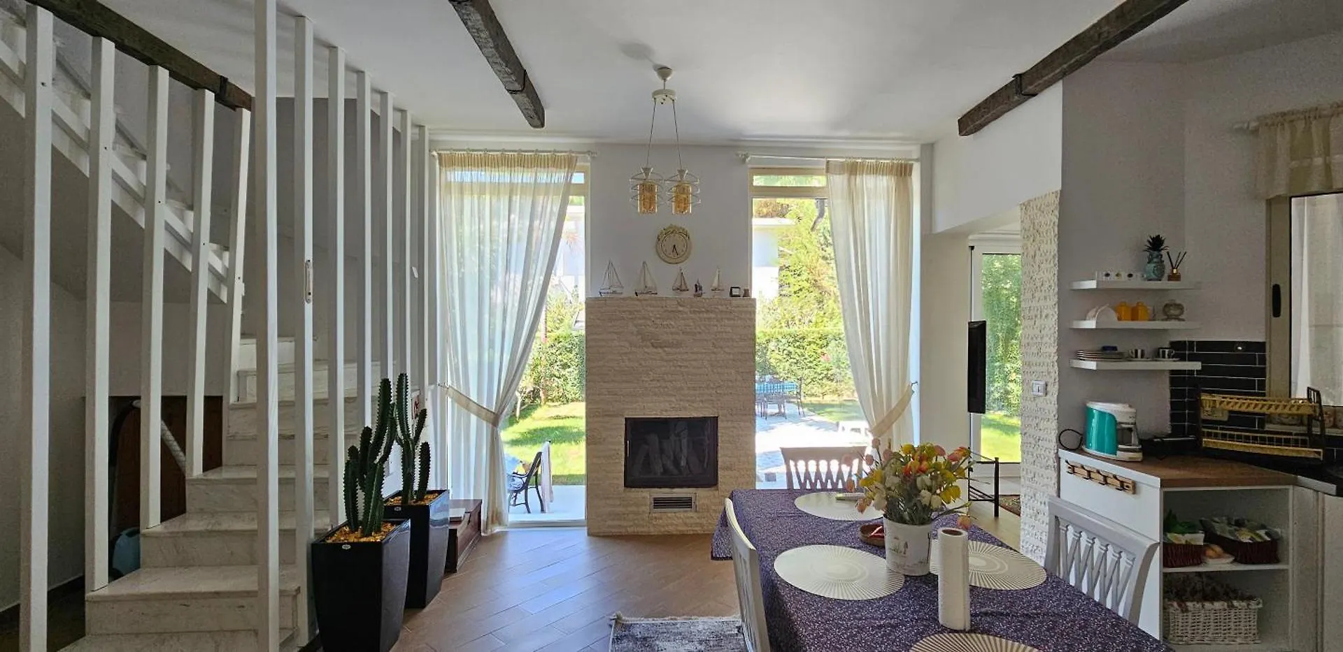 Vila E5 Durres Albania