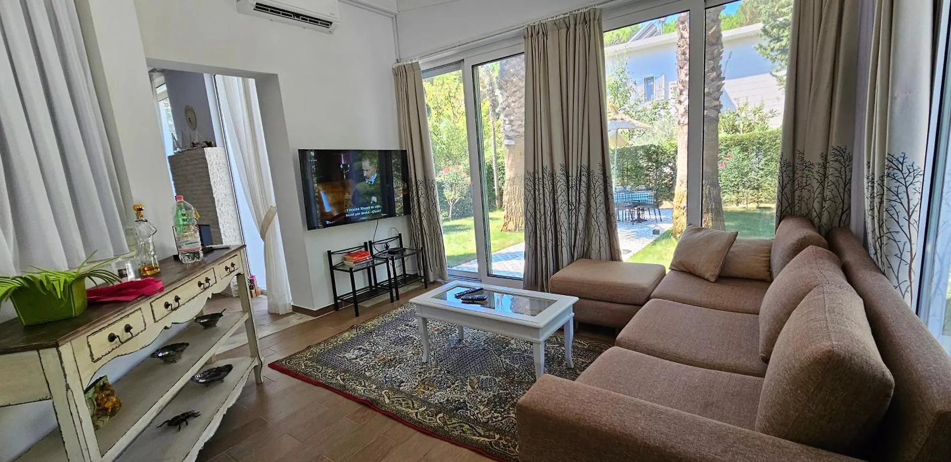 Vila E5 Durres